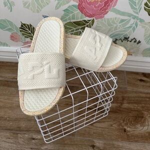 APL Products for Sale up to 90% Off Retail: Poshmark display picture 3